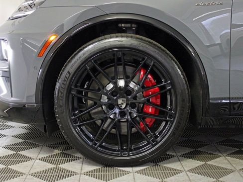 Certified 2025 Porsche Macan Turbo Electric image 41