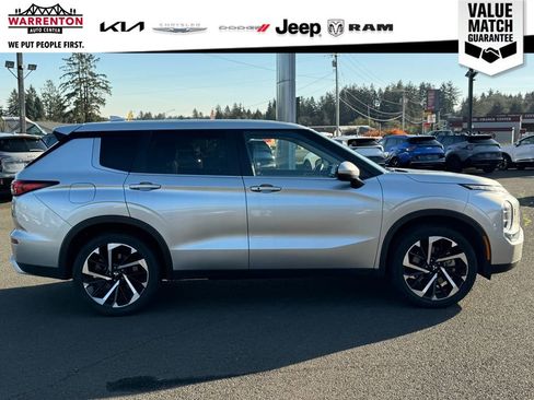 Used 2024 Mitsubishi Outlander SE image 10