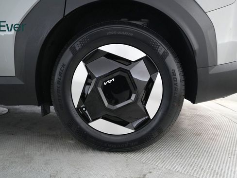 Used 2024 Kia EV9 Light Long Range RWD image 9