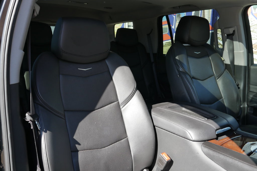Used 2020 Cadillac Escalade Luxury AWD/4WD image 9
