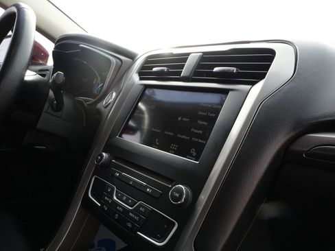 Used 2017 Ford Fusion SE w/ Equipment Group 201A image 16