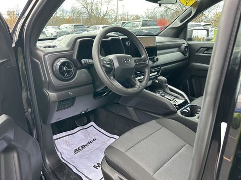 Used 2024 Chevrolet Colorado Trail Boss w/ Advanced Trailering Package image 2