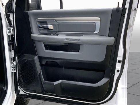 Used 2019 RAM 1500 Classic SLT AWD/4WD image 23