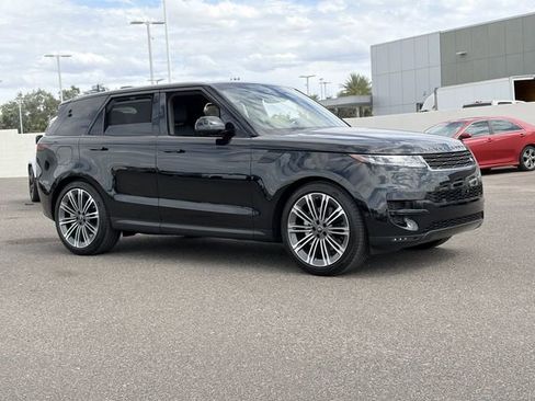 Used 2025 Land Rover Range Rover Sport SE image 3