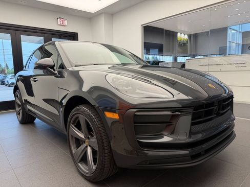 Certified 2026 Porsche Macan AWD/4WD image 27