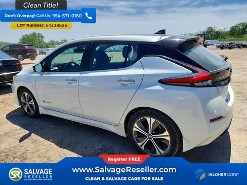 Used 2019 Nissan Leaf SV w/ SV Technology Package FWD image 3