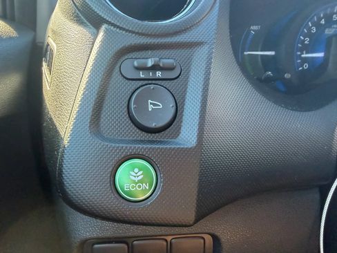 Used 2014 Honda Insight LX image 17