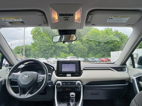 Used 2021 Toyota RAV4 XLE FWD image 24