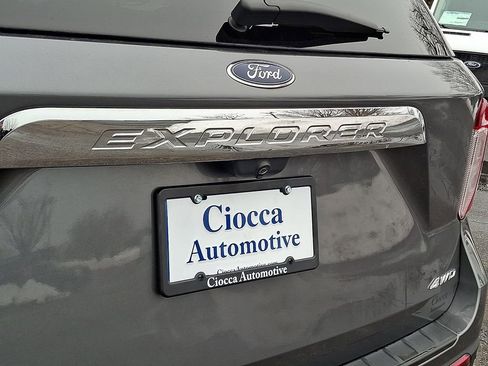 Certified 2022 Ford Explorer XLT image 33