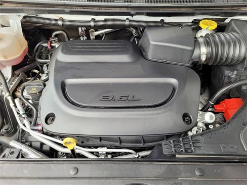 Certified 2025 Chrysler Pacifica Select image 20