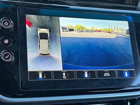 Used 2023 Chevrolet Bolt LT w/ Infotainment Package FWD image 18