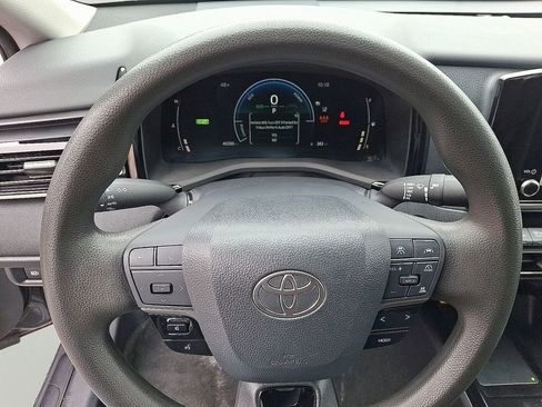 Used 2025 Toyota Camry LE FWD image 21