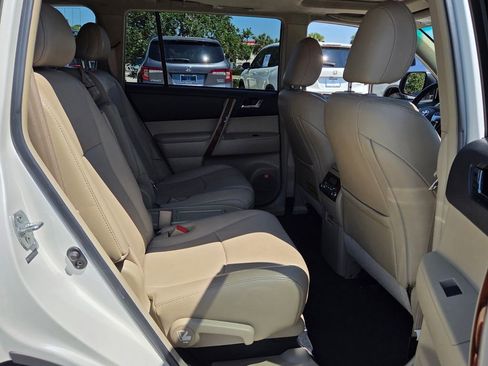 Used 2012 Toyota Highlander Limited w/ Tow Pkg image 17