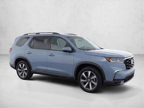 Used 2023 Honda Pilot Touring image 3