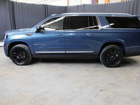 Used 2026 GMC Yukon XL Denali w/ Sun & Power Step Package AWD/4WD image 9