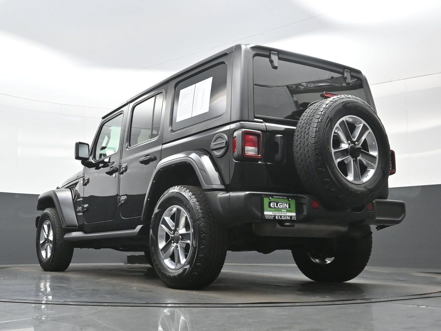 Used 2021 Jeep Wrangler Unlimited Sahara w/ Cold Weather Group AWD/4WD image 28