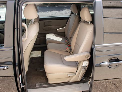 Used 2021 Kia Sedona LX FWD image 14