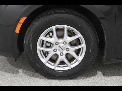 Used 2024 Chrysler Voyager LX image 23