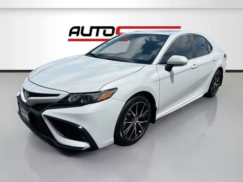 Used 2023 Toyota Camry SE w/ Audio Upgrade Package image 3