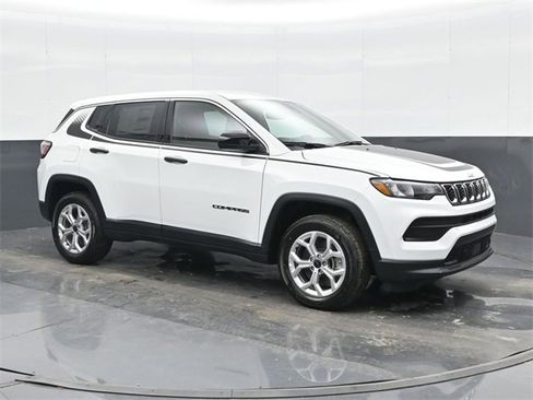 Used 2025 Jeep Compass Sport w/ Mopar Graphics Package image 6