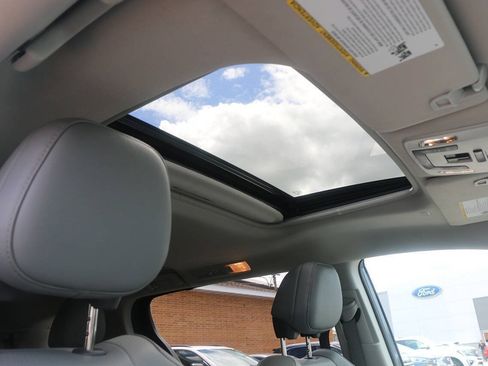 Used 2023 Toyota Sienna XLE AWD/4WD image 25