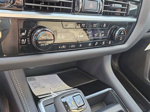 New 2025 Nissan Pathfinder Platinum image 22