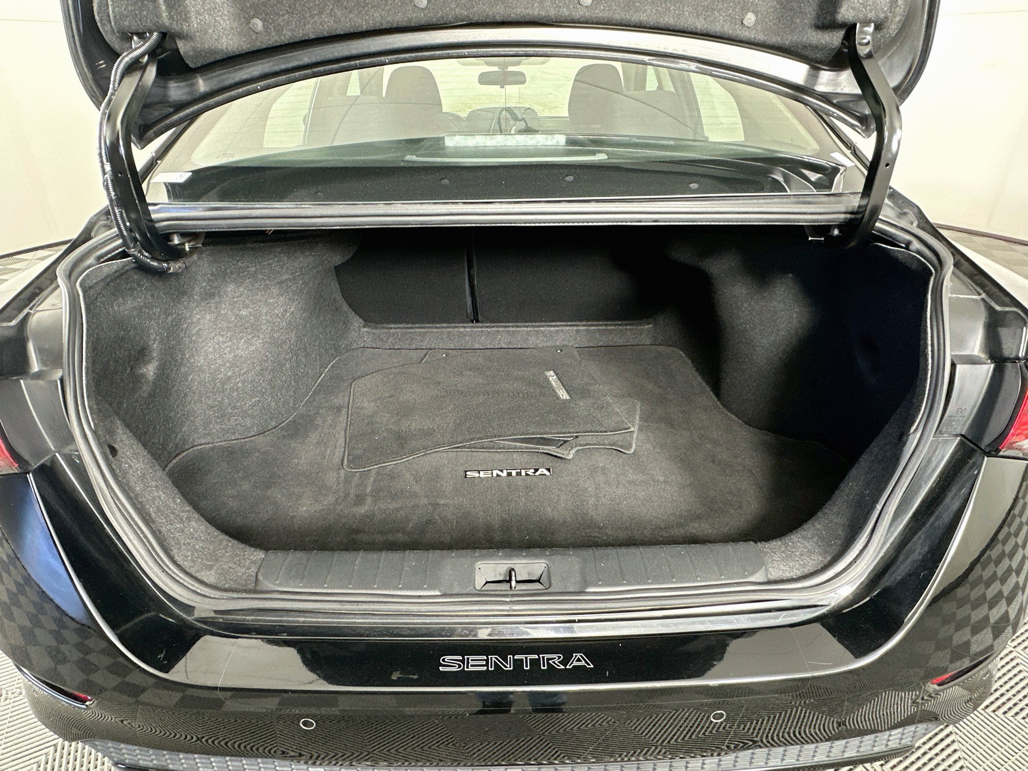 Used 2024 Nissan Sentra SV FWD image 28