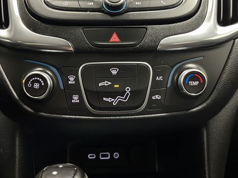 Used 2020 Chevrolet Equinox LT w/ LPO, Floor Liner Package FWD image 17