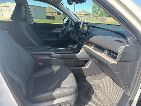 Used 2024 Toyota Grand Highlander Platinum AWD/4WD image 8