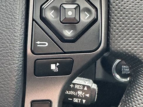Used 2020 Toyota Tacoma TRD Off-Road w/ TRD Premium Off Road Package AWD/4WD image 40