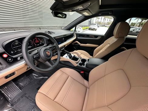 Used 2026 Porsche Cayenne Coupe AWD/4WD image 4