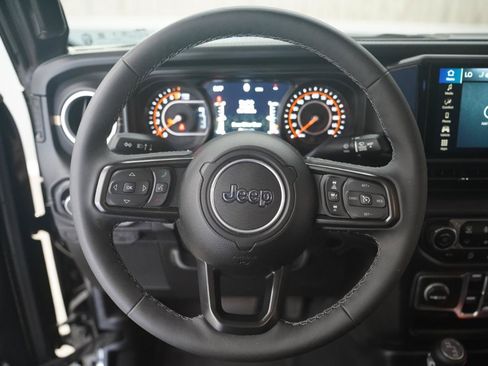 Used 2025 Jeep Gladiator Sport AWD/4WD image 13
