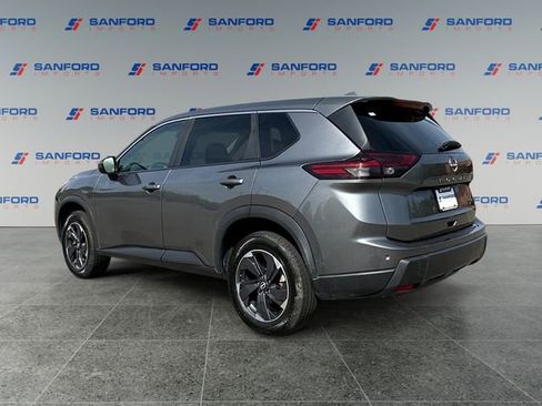 Used 2024 Nissan Rogue SV FWD image 3