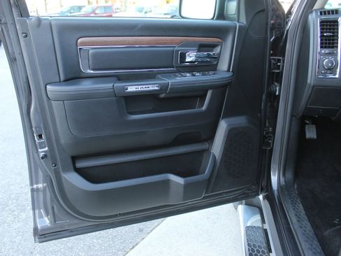 Used 2016 RAM 1500 Laramie w/ Convenience Group image 12