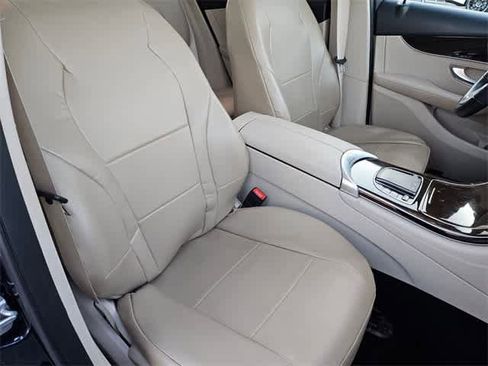 Used 2021 Mercedes-Benz GLC 300 image 22