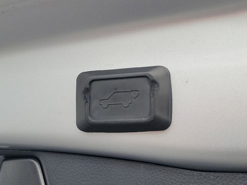 Certified 2021 Toyota RAV4 XLE w/ Convenience Package AWD/4WD image 11