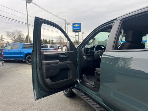 Used 2025 Chevrolet Silverado 1500 LT Trail Boss w/ LPO, Dark Essentials Package image 15