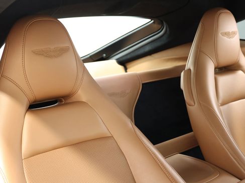 Used 2019 Aston Martin V8 Vantage Coupe RWD image 64