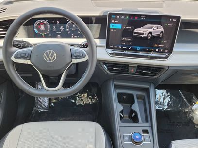 New 2026 Volkswagen Tiguan SE