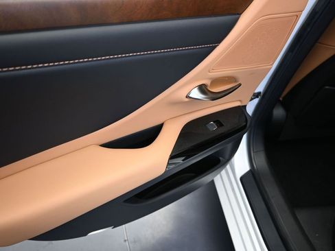 Certified 2023 Lexus ES 300h w/ Premium Package image 15