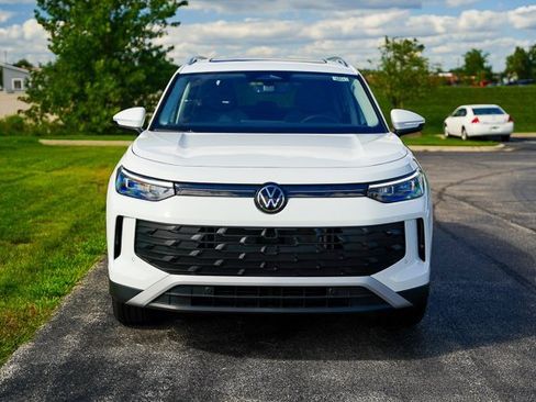 New 2025 Volkswagen Tiguan SE image 3