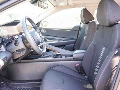 Certified 2025 Hyundai Elantra SEL FWD image 19