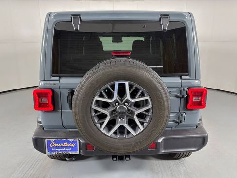 Used 2024 Jeep Wrangler Unlimited Sahara AWD/4WD image 7