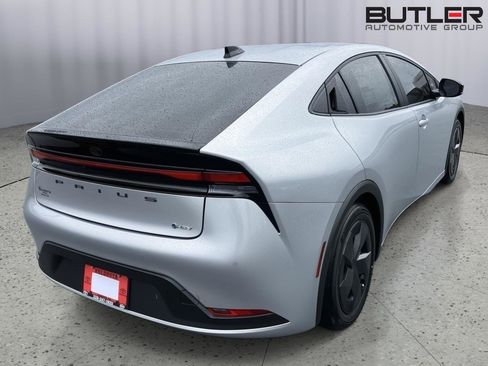 New 2026 Toyota Prius LE FWD image 5