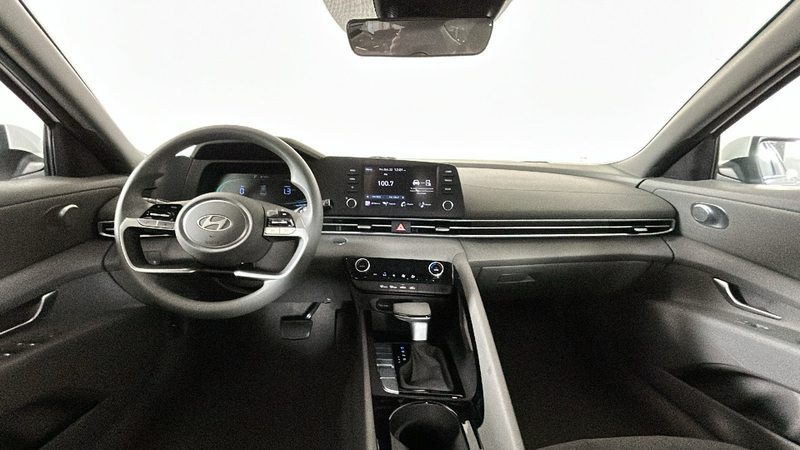 Used 2025 Hyundai Elantra Hybrid FWD image 32