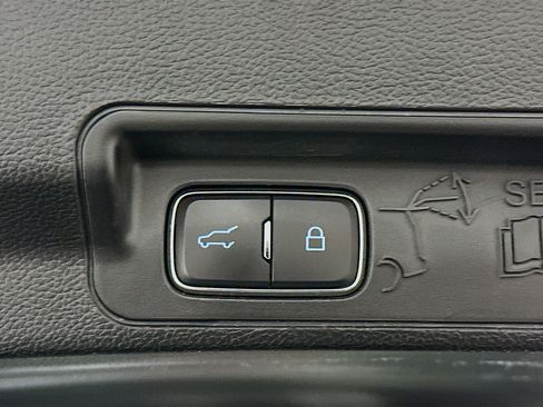 Used 2020 Ford Explorer XLT w/ Equipment Group 202A image 31