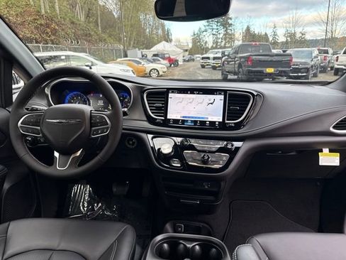 New 2026 Chrysler Pacifica Select image 11