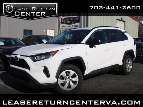 Used 2021 Toyota RAV4 LE image 1