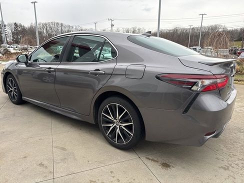 Used 2023 Toyota Camry SE image 5