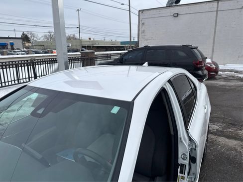 Used 2021 Toyota Camry LE image 13